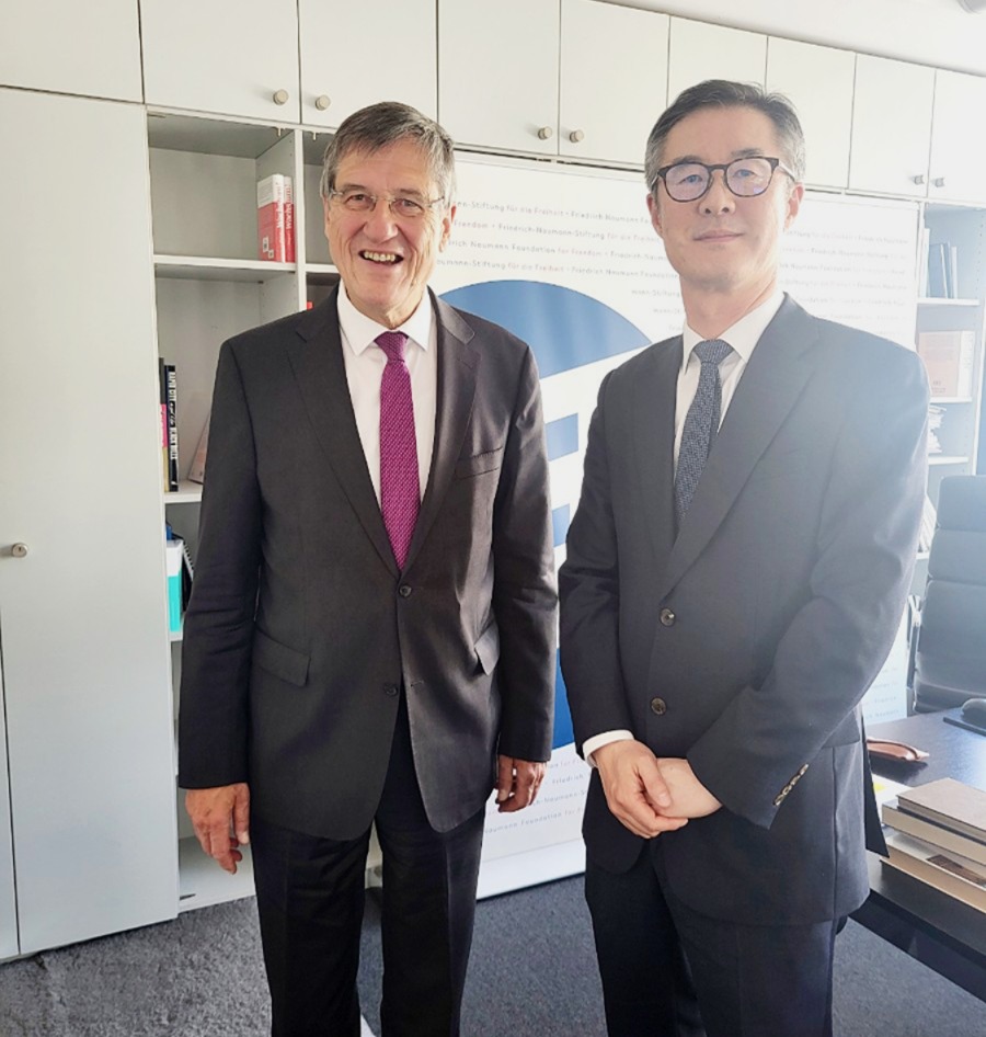 Gespräch mit Prof. Dr. Karl-Heinz Paqué, Vorsitzender der Friedrich-Naumann-Stiftung
